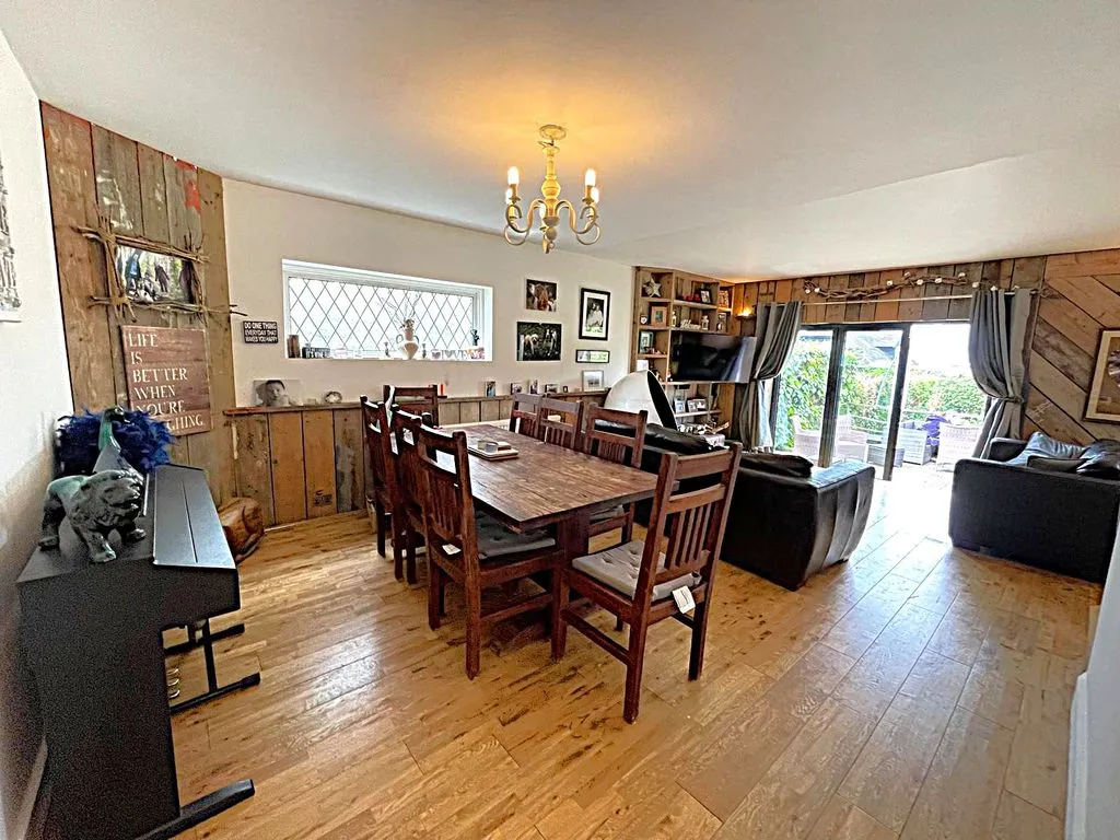New Road, Bourne End SL8 5BJ, photo 4