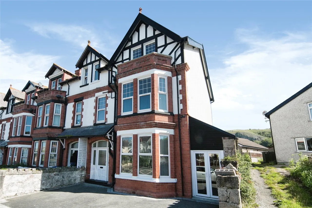 1 bed flat for sale, Conway Road, Llandudno, LL30