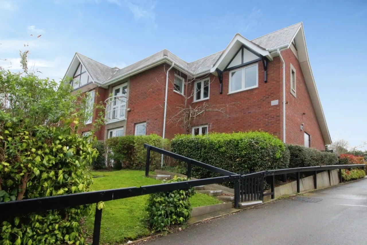 2 bed flat for sale, Barrow Lane, Hessle, HU13