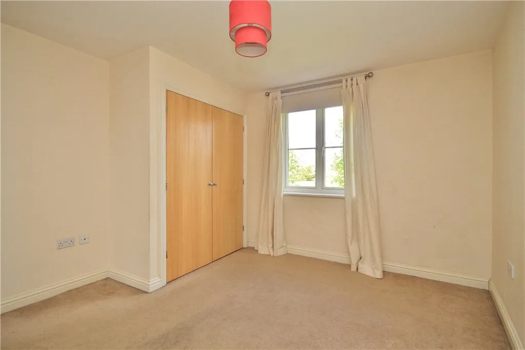 Tudor Way, Knaphill, GU21, photo 4