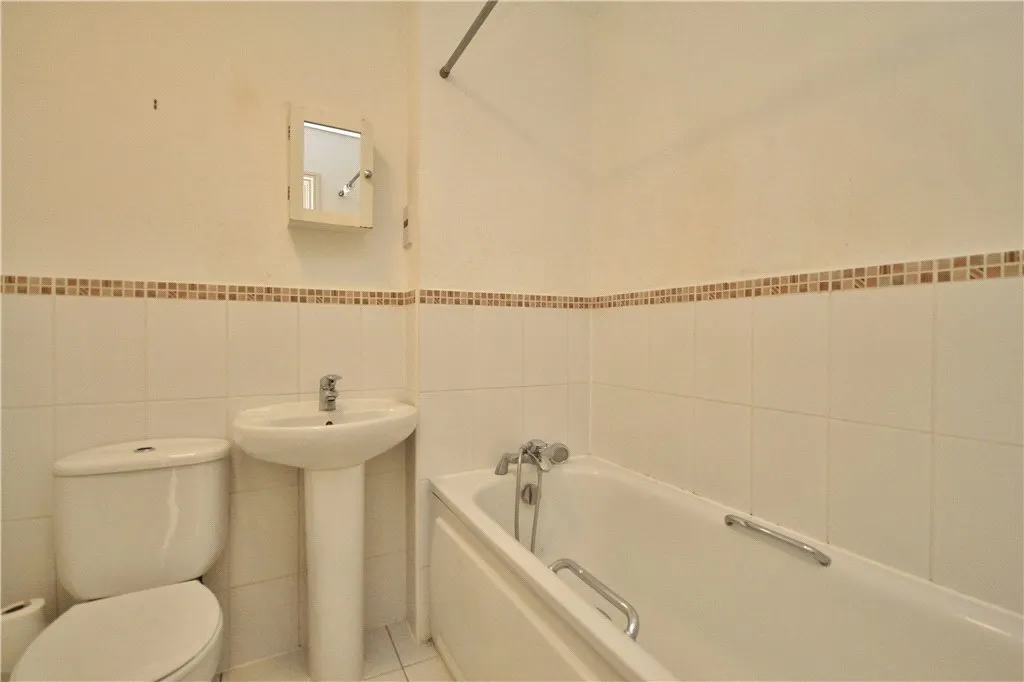 Tudor Way, Knaphill, GU21, photo 9
