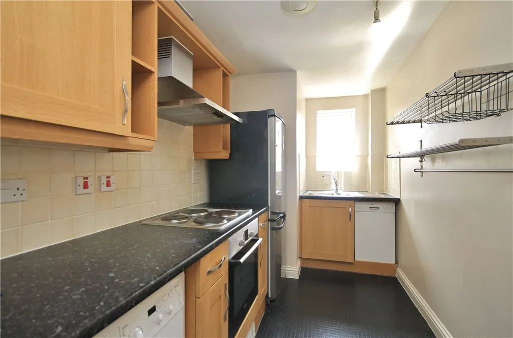 Tudor Way, Knaphill, GU21, photo 3