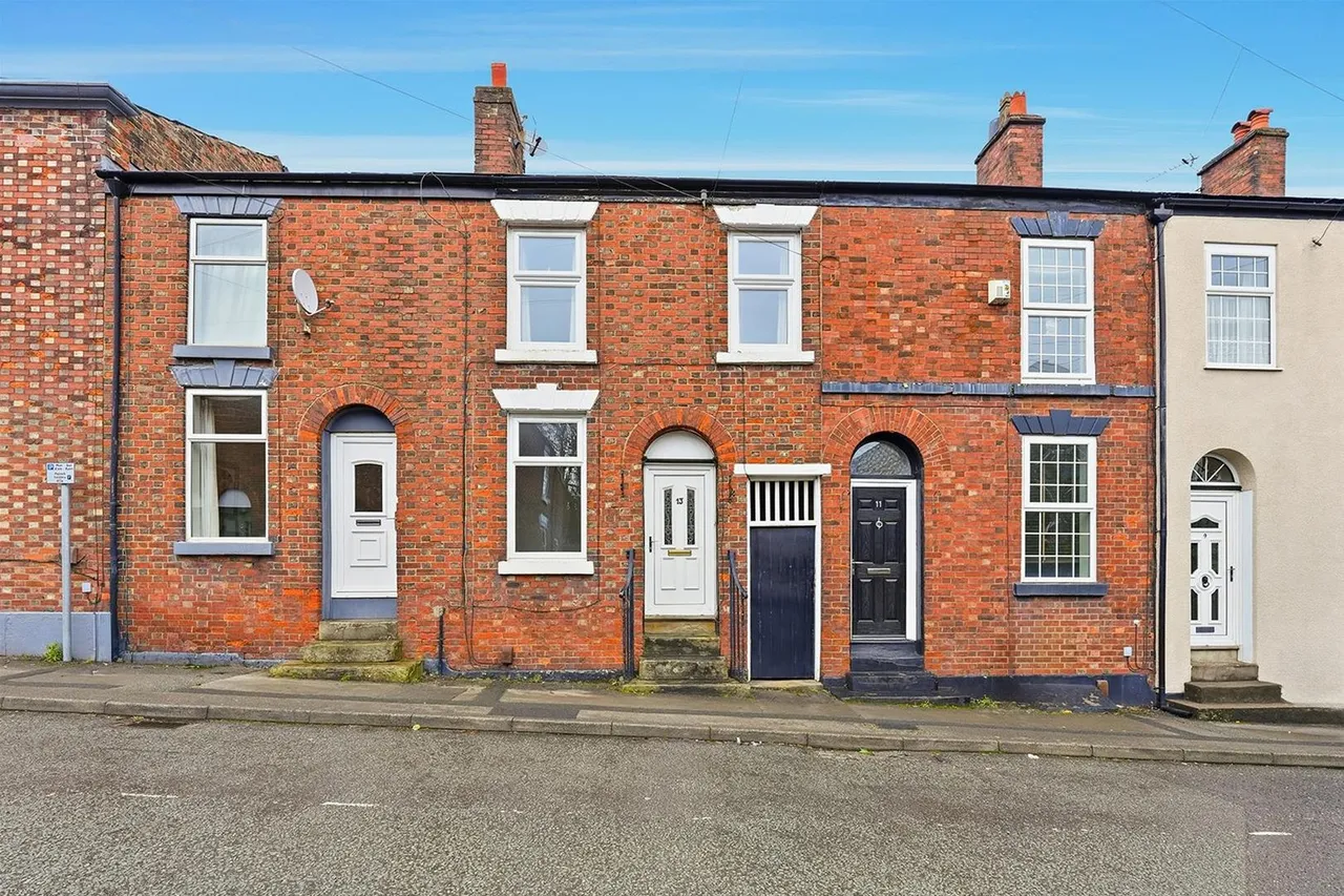 2 bed house for sale — Cumberland Street, Macclesfield