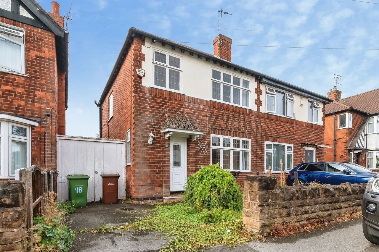 3 bed house for sale — Nuthall Gardens, Nottingham