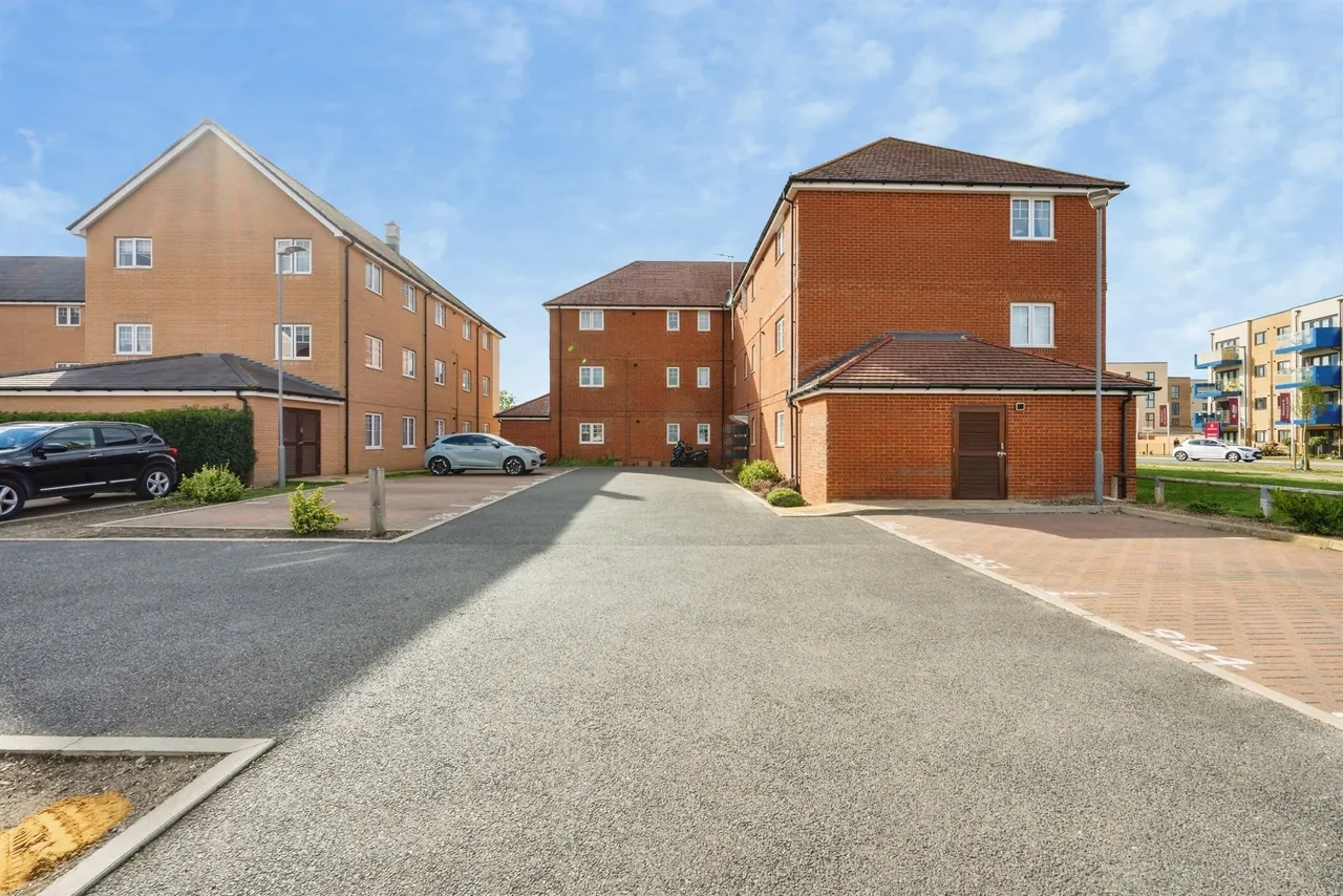 Elton Close, Aylesbury, HP18, photo 12