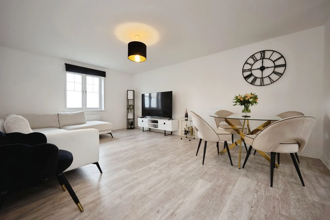 Elton Close, Aylesbury, HP18, photo 2