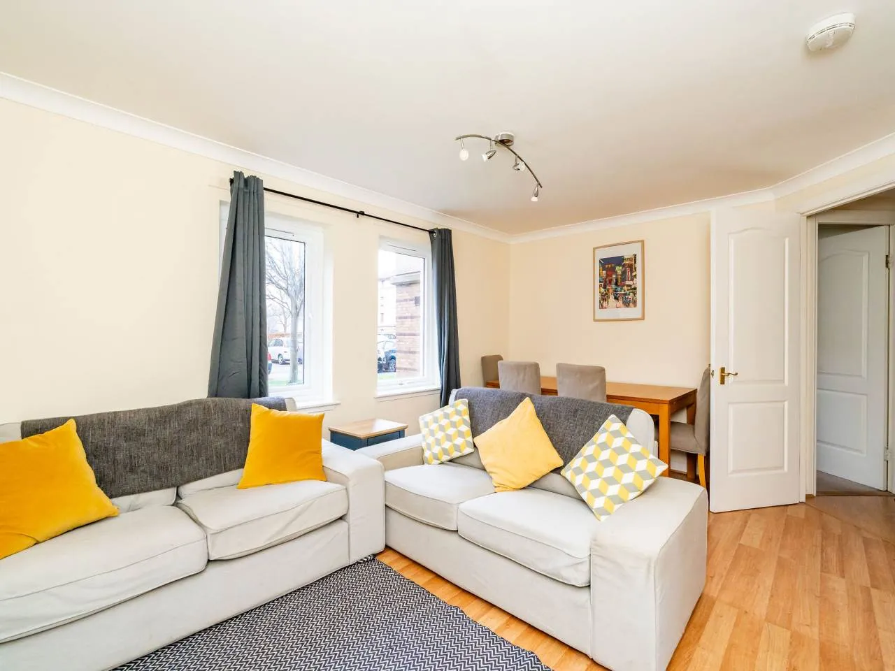 2 bed flat to rent, North Werber Place, Edinburgh, EH4