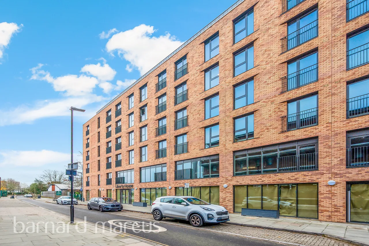 Victoria Road, FELTHAM, photo 6