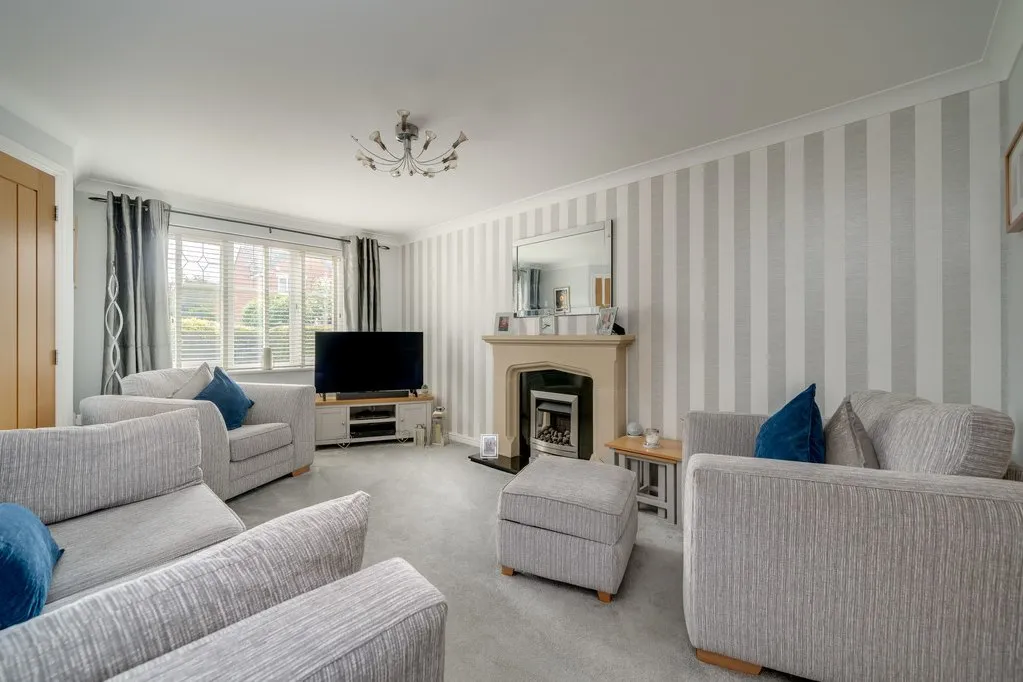 Howley Close, Gomersal BD19 4PF, photo 6