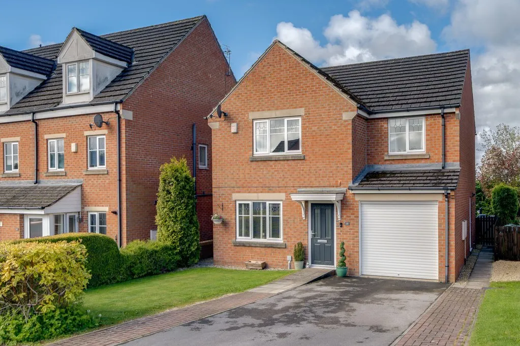 4 bed house for sale — Howley Close, Gomersal BD19 4PF