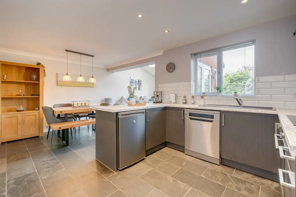 Howley Close, Gomersal BD19 4PF, photo 2