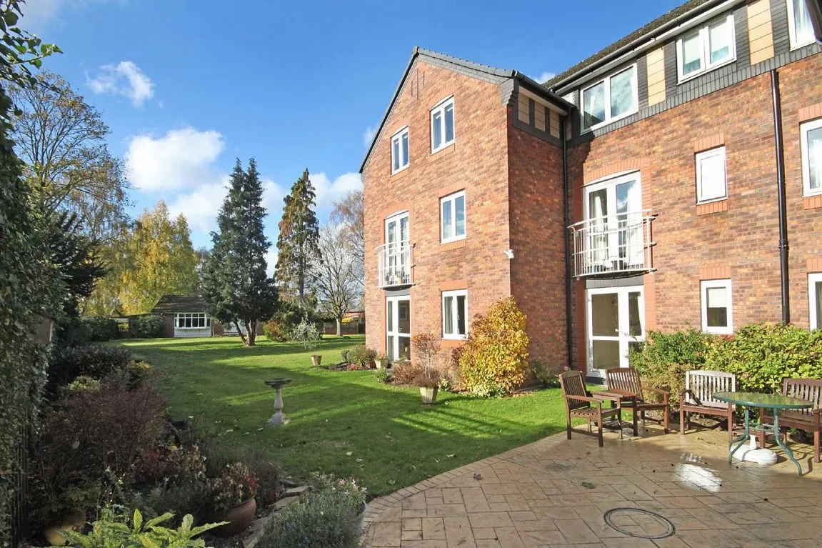 Mayfair Court, Timperley, Cheshire WA15 6UB, photo 12
