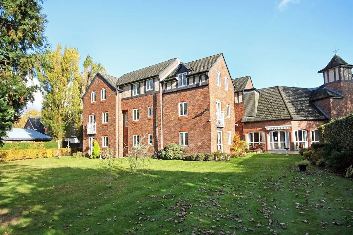 Mayfair Court, Timperley, Cheshire WA15 6UB, photo 4
