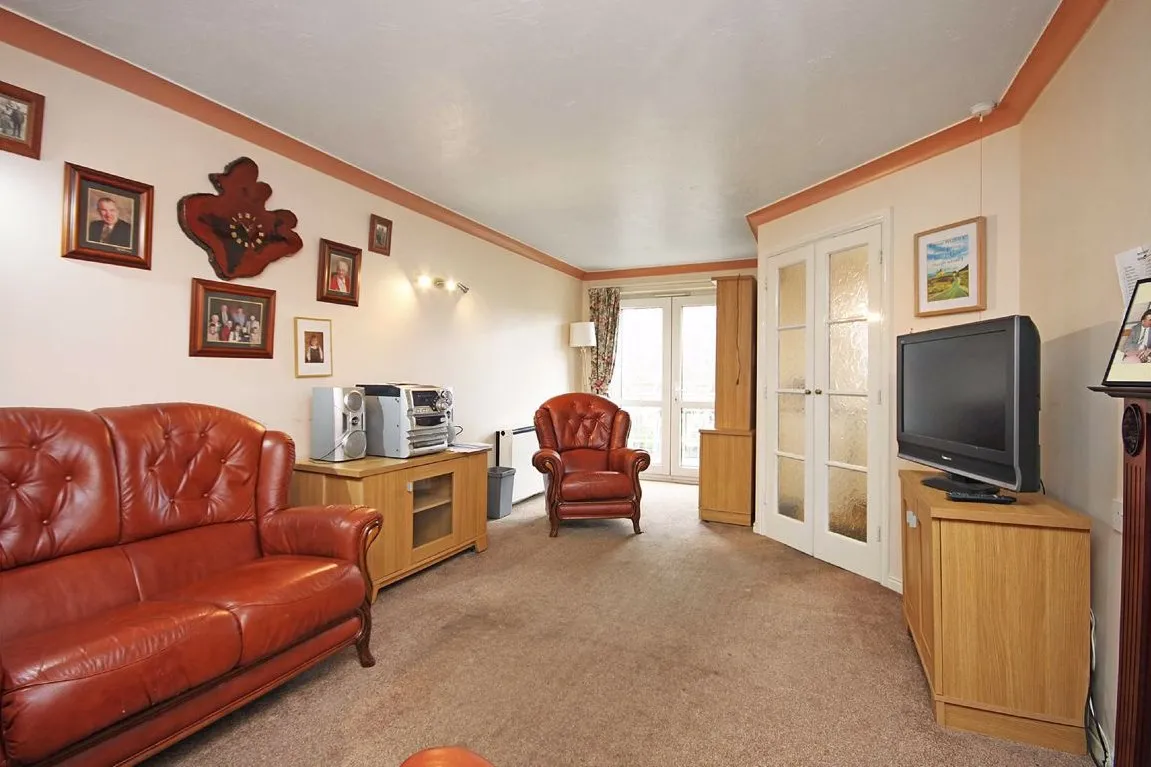Mayfair Court, Timperley, Cheshire WA15 6UB, photo 2