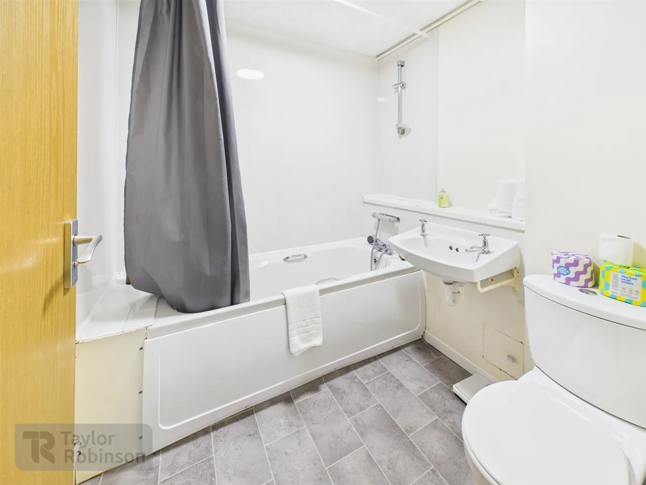 Meridian Close, Bewbush, RH11, photo 2