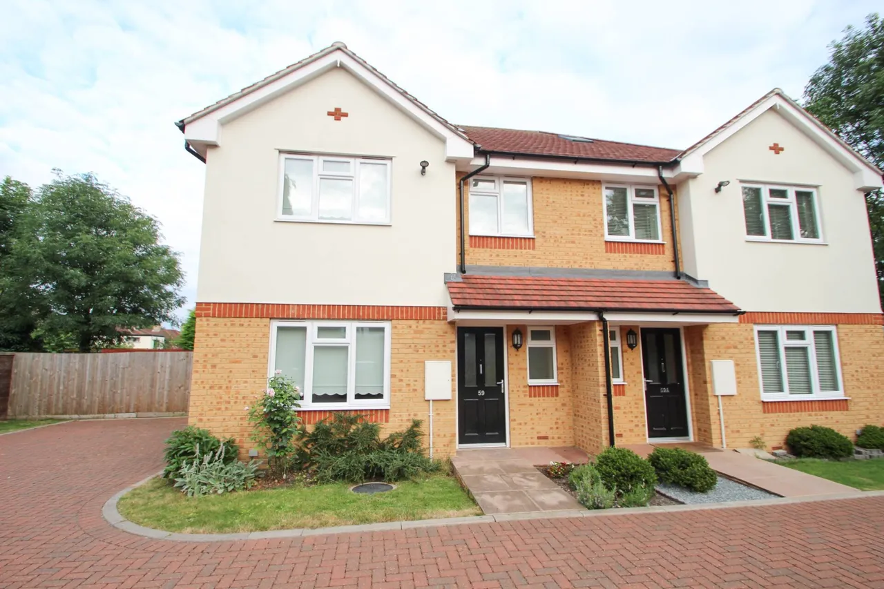 3 bed house for sale — Old Farm Avenue, Sidcup