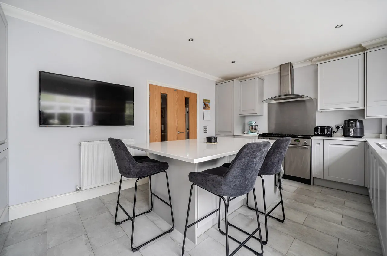 Broomfield, Binfield, Bracknell, Berkshire, RG42 4AQ, photo 5