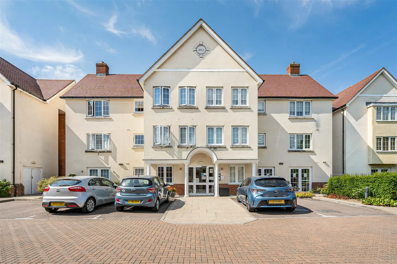 2 bed flat for sale, South Road, Saffron Walden, CB11