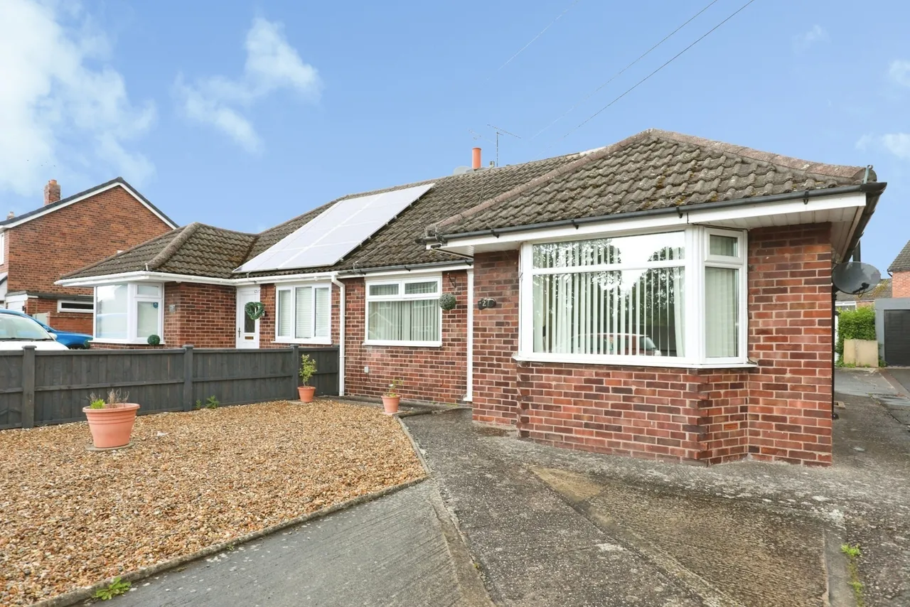 3 bed house for sale — Merrills Avenue, Crewe, Cheshire, CW2
