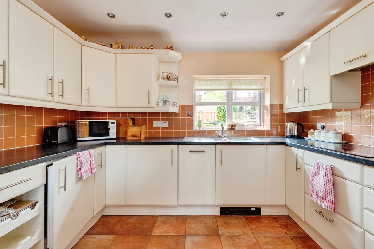 Cobal Court, Frodsham, WA6, photo 3