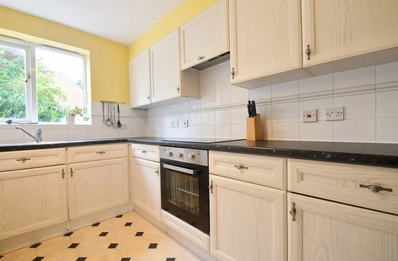 Nightingale Shott, Egham, photo 7