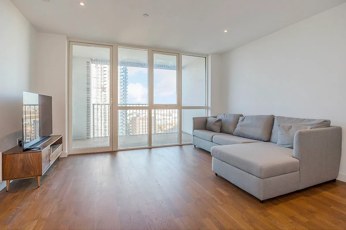 2 bed flat for sale — Discovery Tower, London, E16 1YH