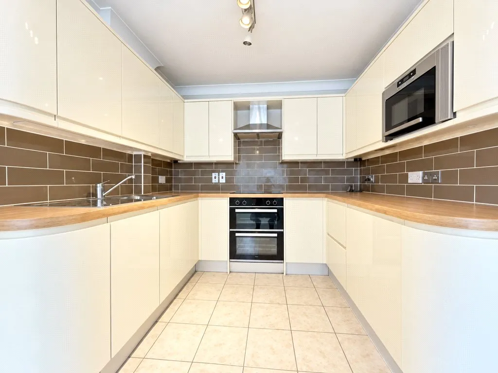 Cooper Road, Windlesham, GU20, photo 11