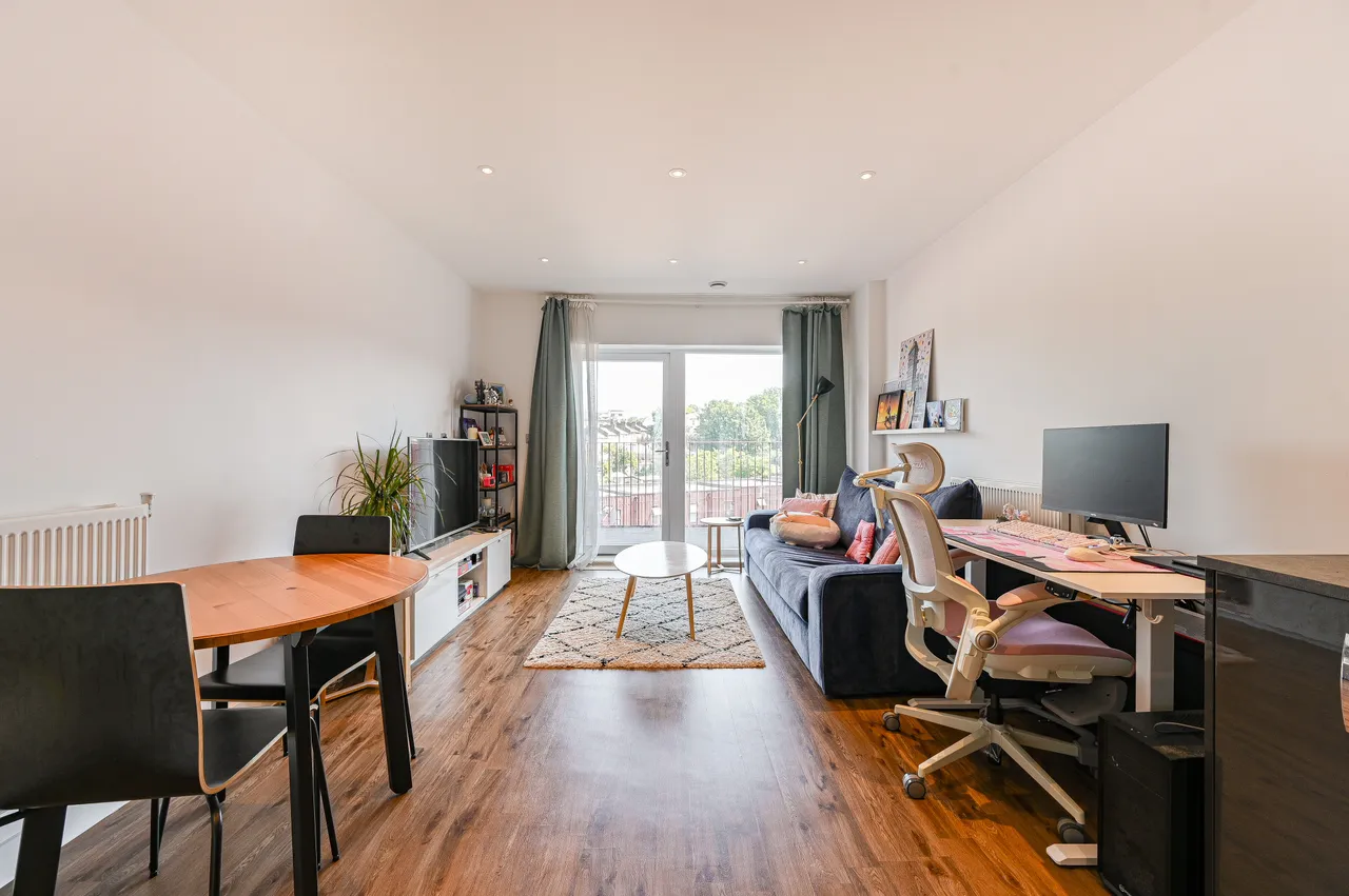 Flat 401, Chichely Heights, 2 Moy Lane, London, photo 12