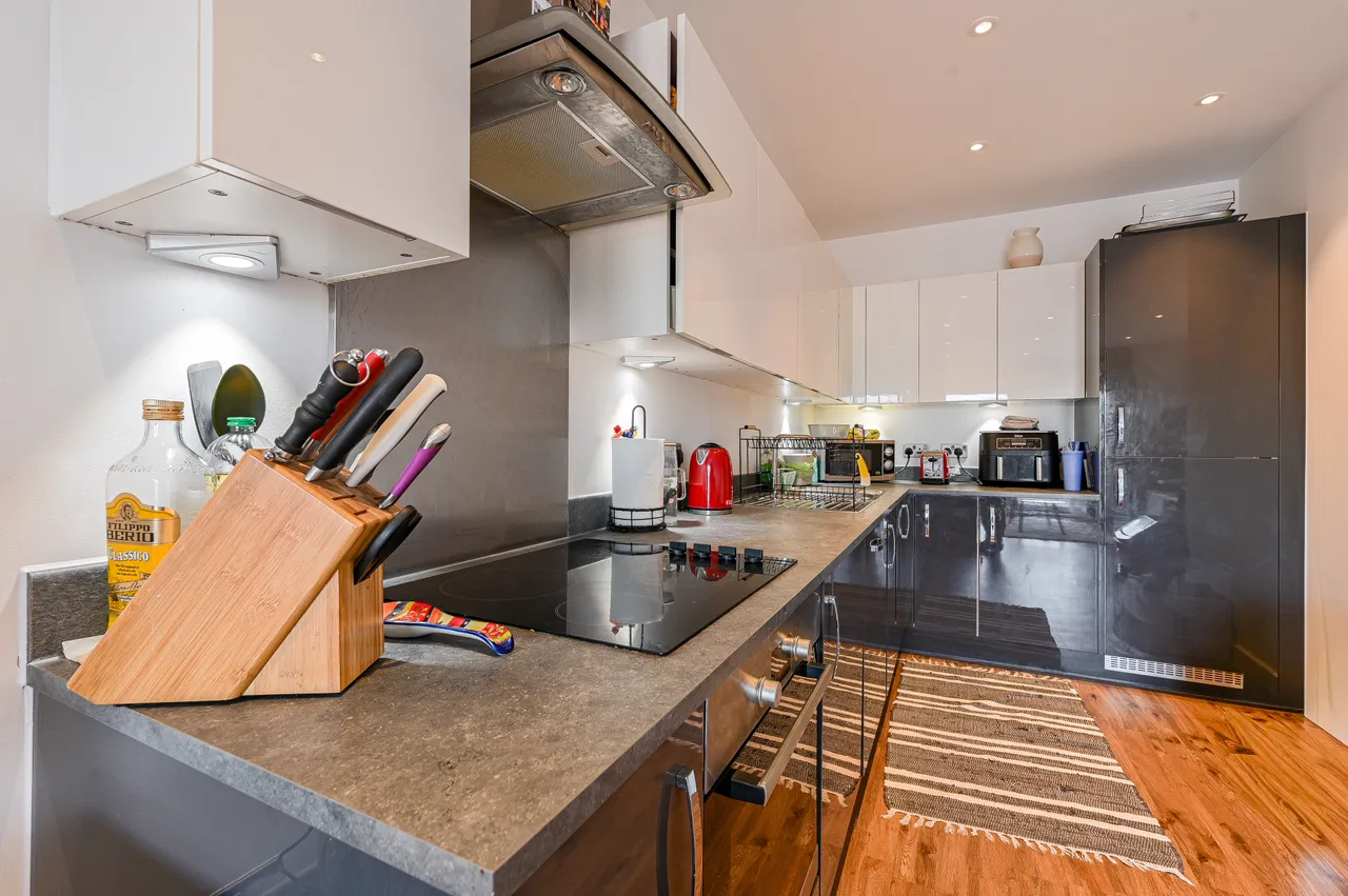 Flat 401, Chichely Heights, 2 Moy Lane, London, photo 5