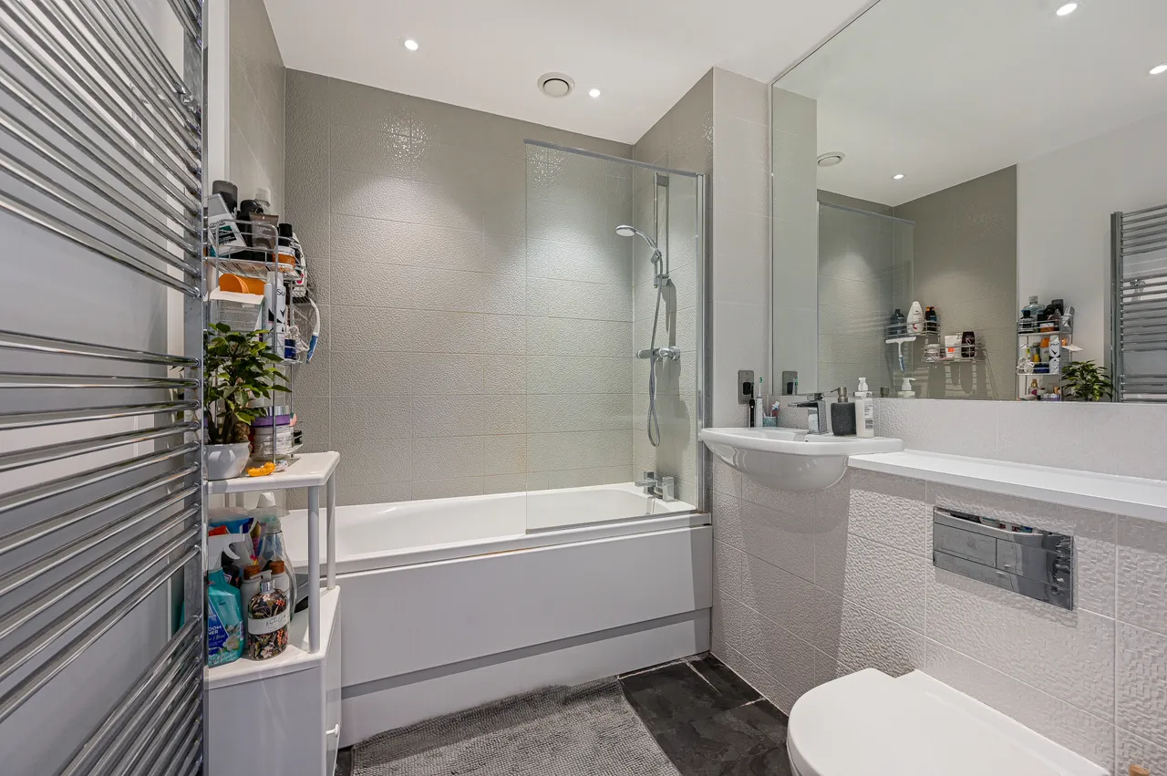 Flat 401, Chichely Heights, 2 Moy Lane, London, photo 7