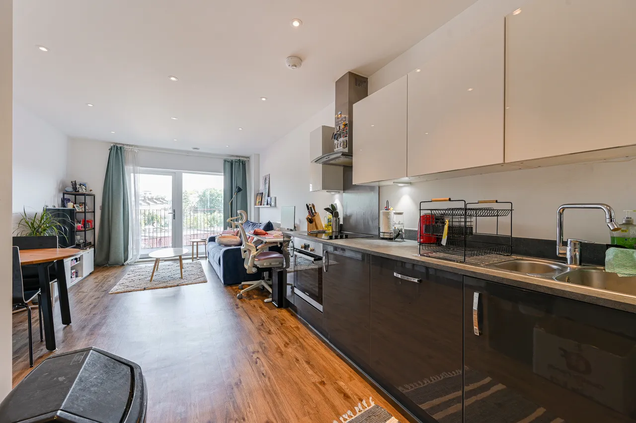 Flat 401, Chichely Heights, 2 Moy Lane, London, photo 10