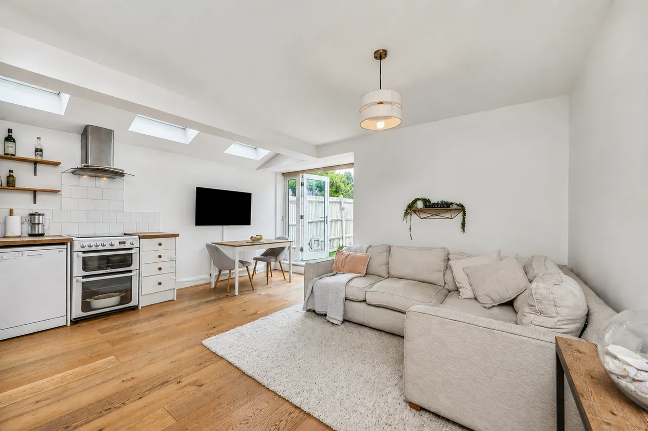 2 bed flat for sale — Duntshill Road, Earlsfield, London, SW18