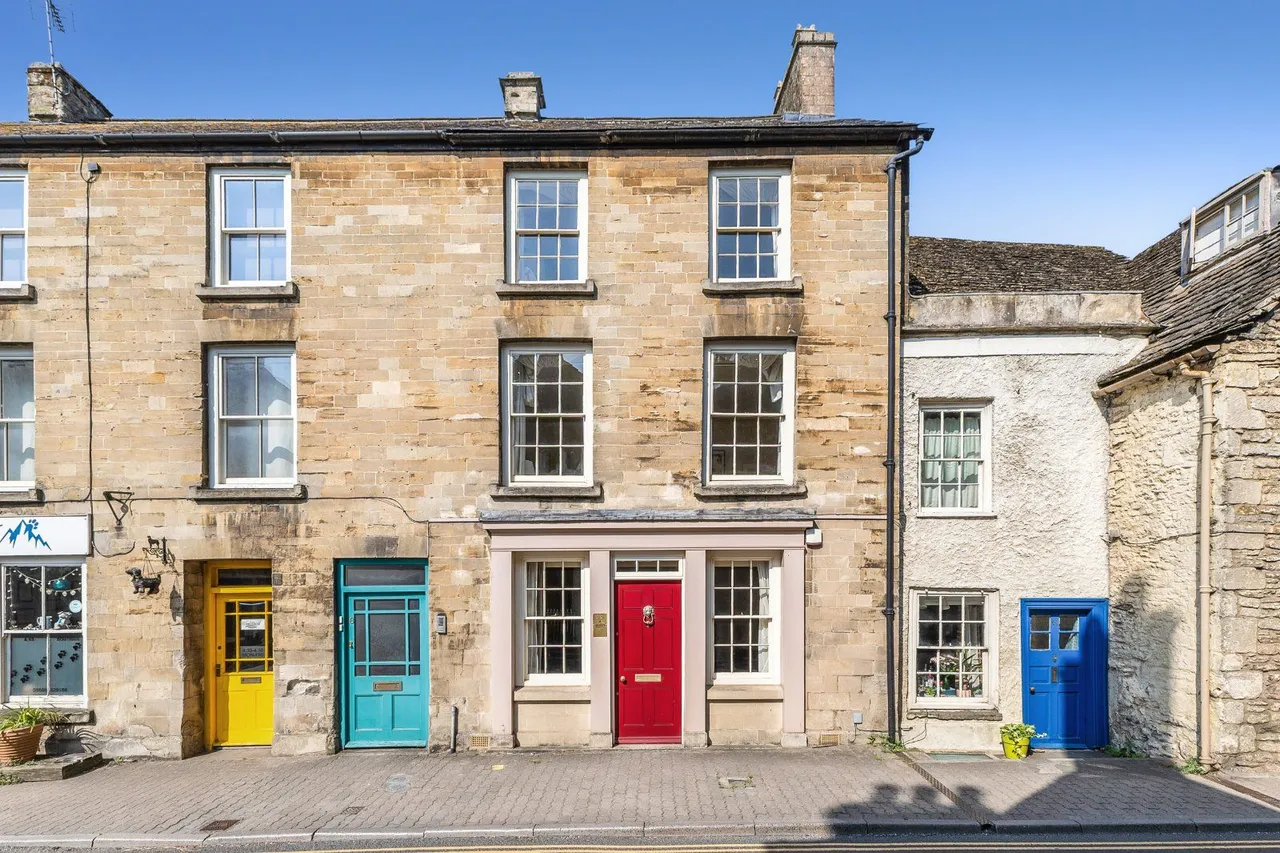4 bed property for sale — Gloucester Street, Malmesbury, SN16 0AA