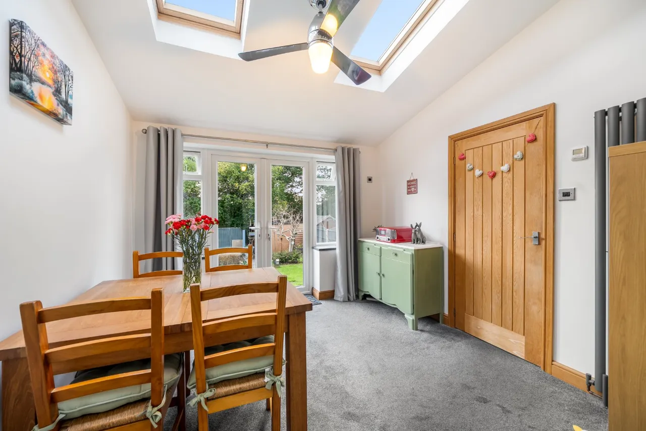 Corinne Close, Rednal, B45, photo 7