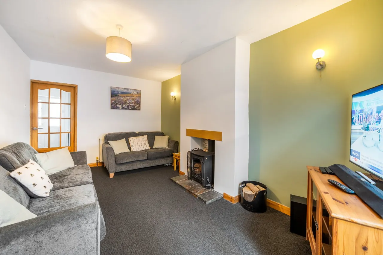 Corinne Close, Rednal, B45, photo 5