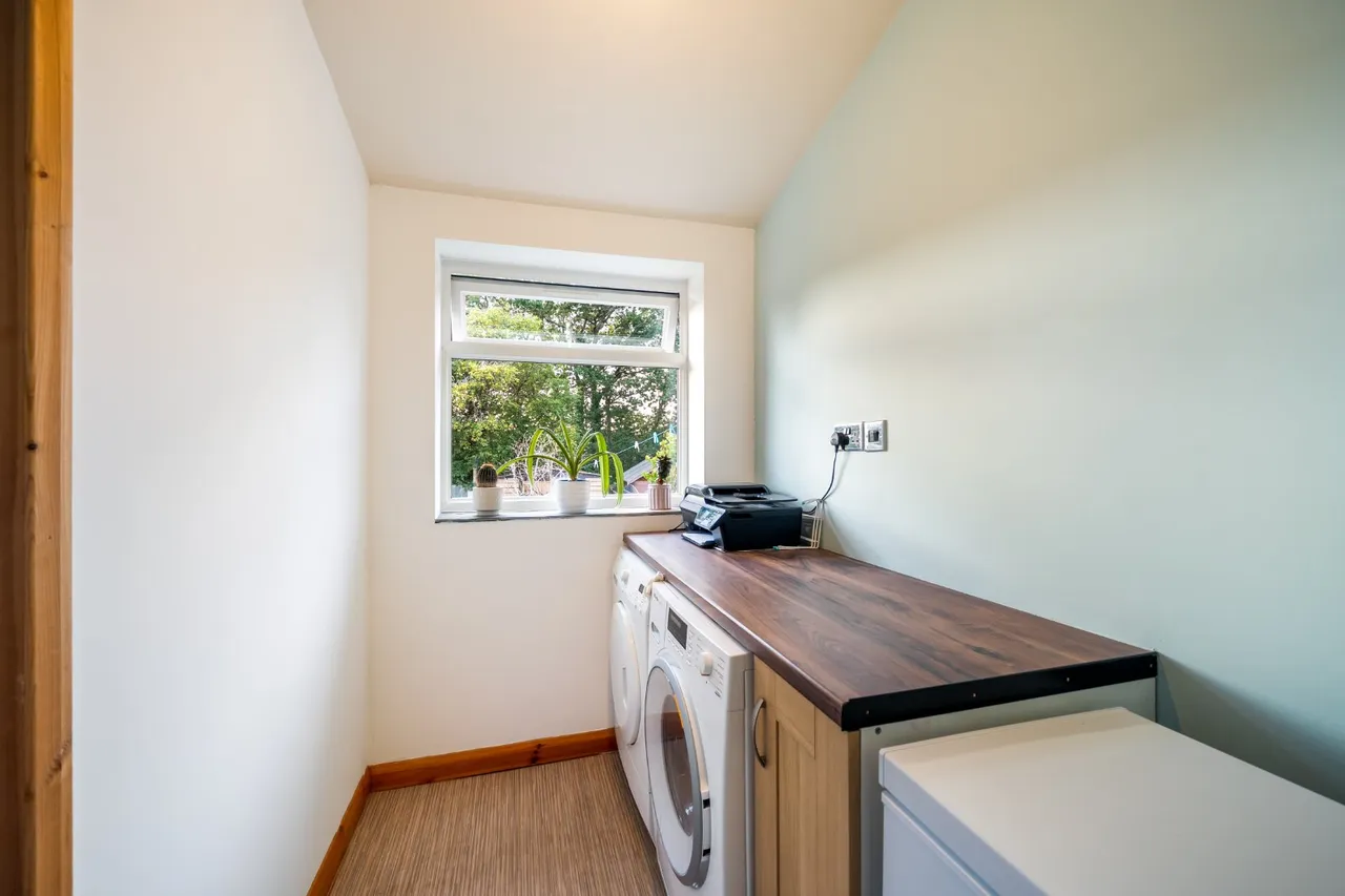 Corinne Close, Rednal, B45, photo 8