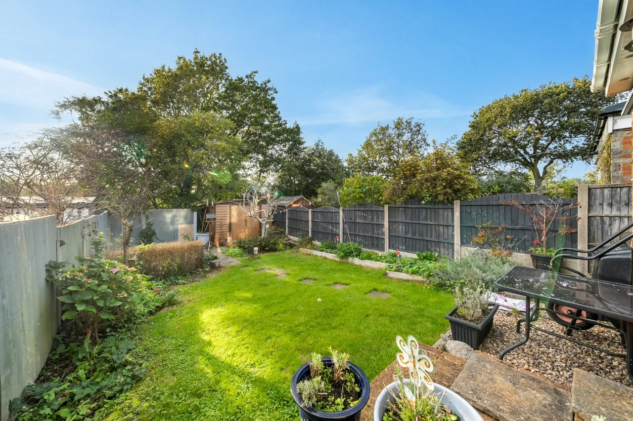 Corinne Close, Rednal, B45, photo 19