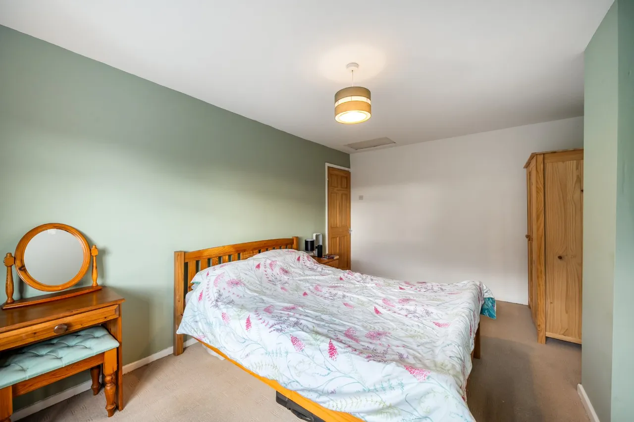 Corinne Close, Rednal, B45, photo 17