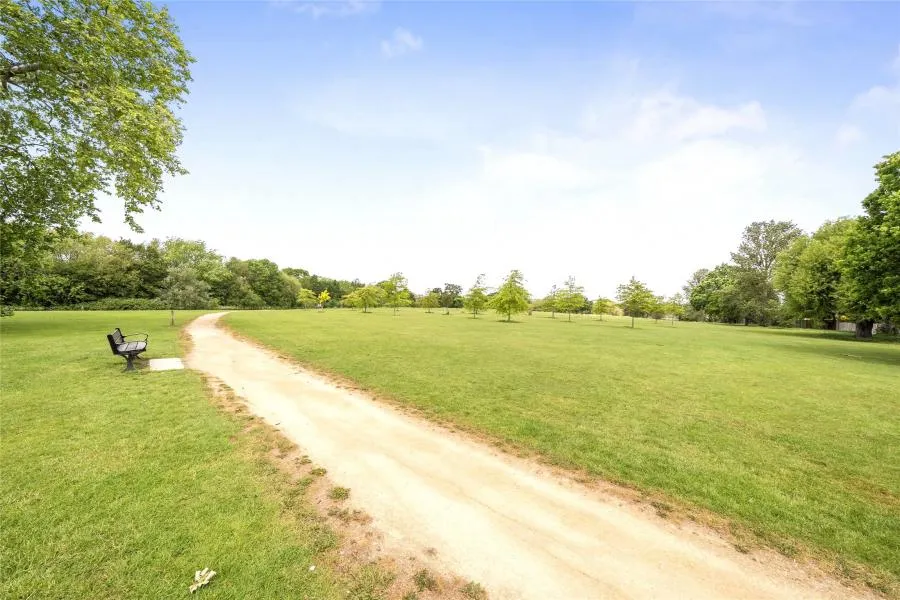 London Road, Cheam, SM3, photo 8