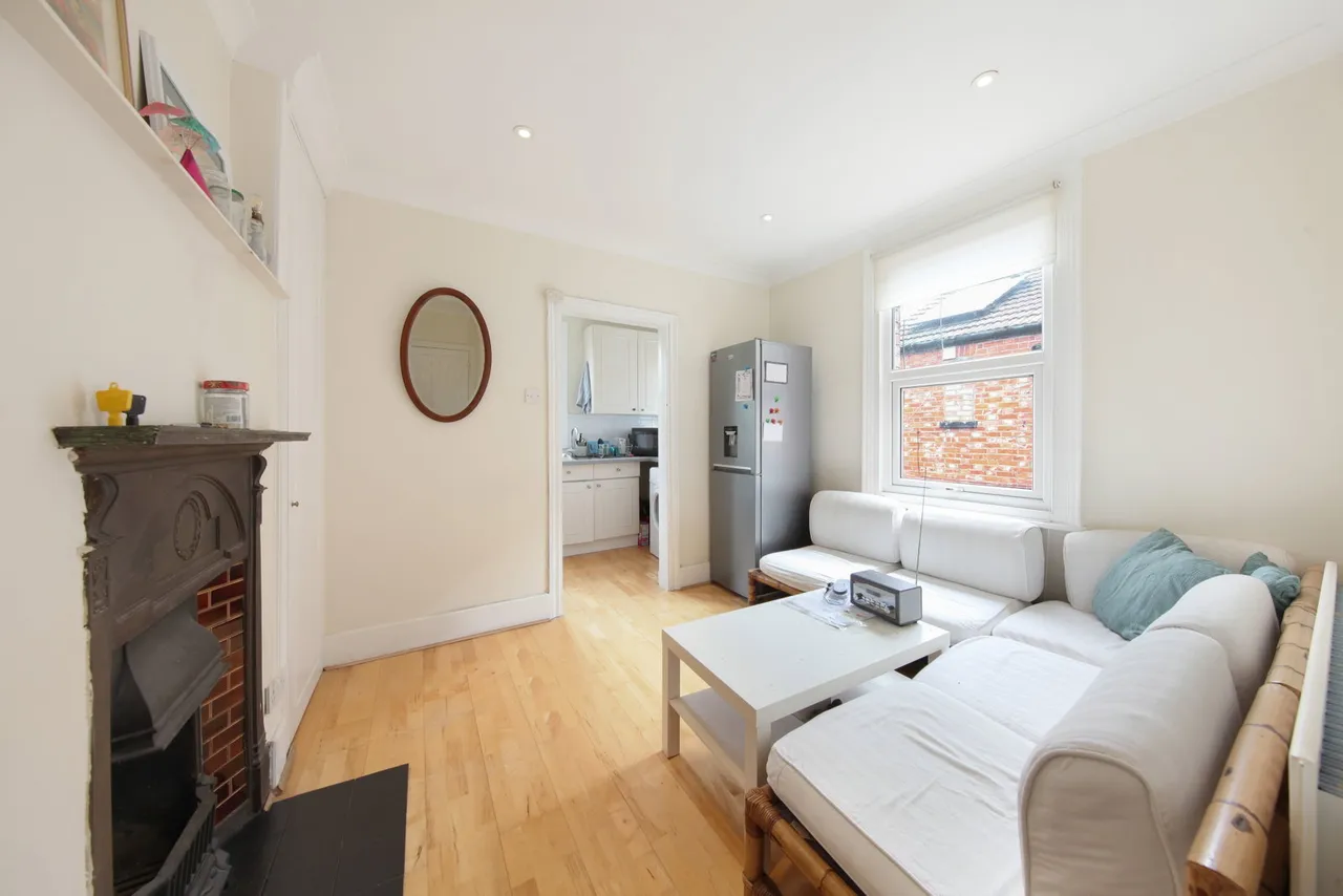 Kingston Road, SW20, photo 2