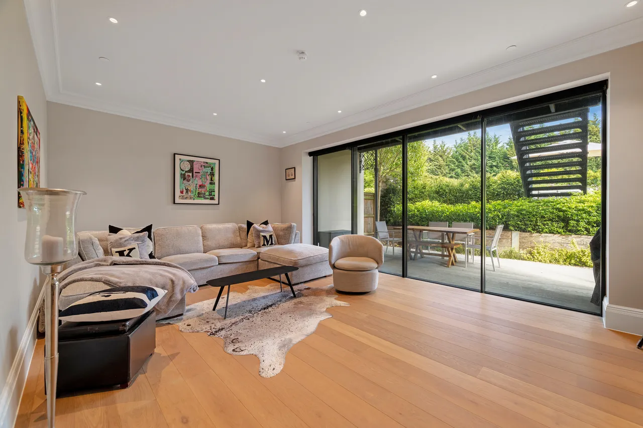 King John Square, Englefield Green, TW20, photo 9