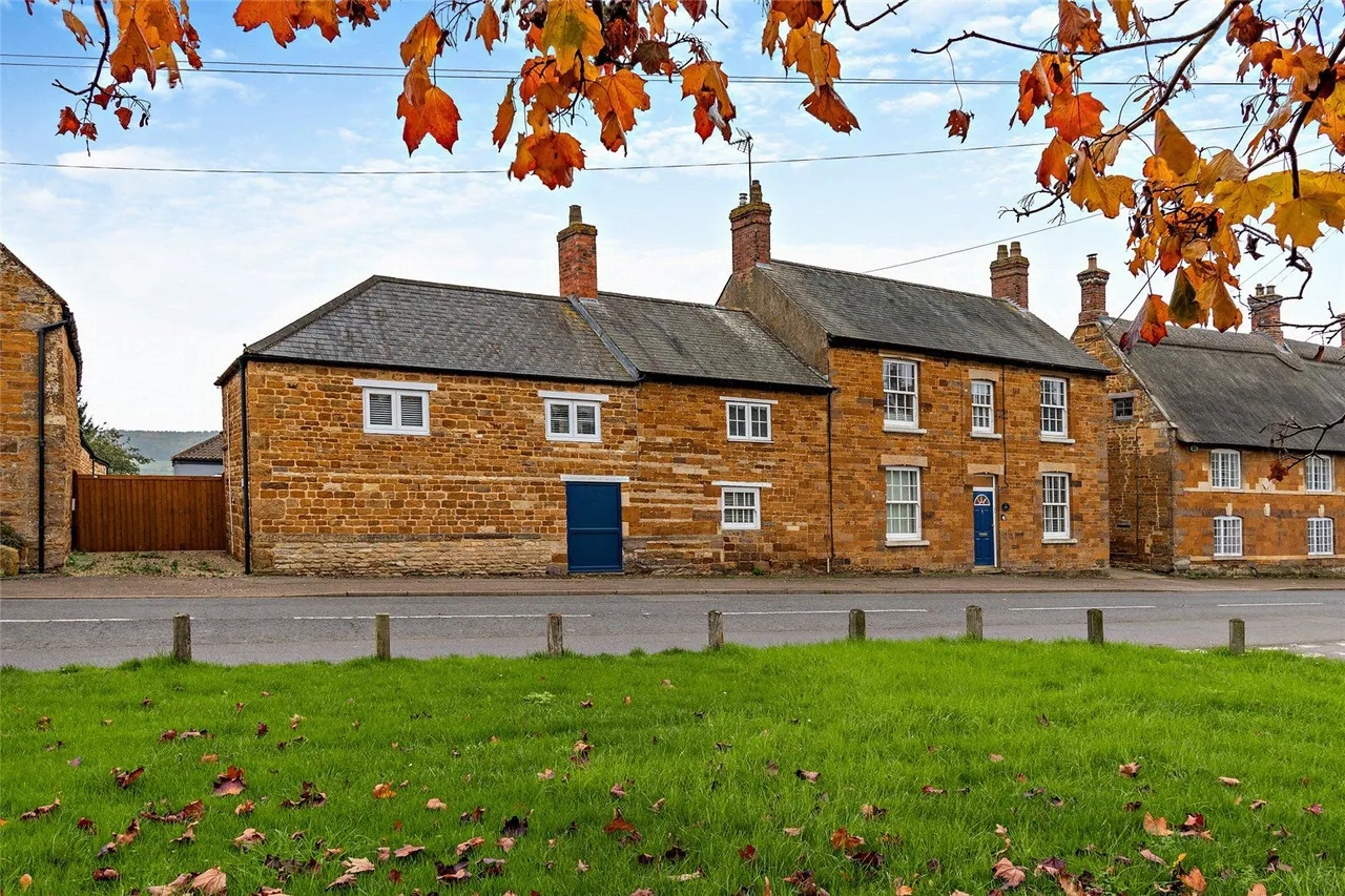 6 bed house for sale — Main Street, Caldecott, Market Harborough, Rutland, LE16 8RS