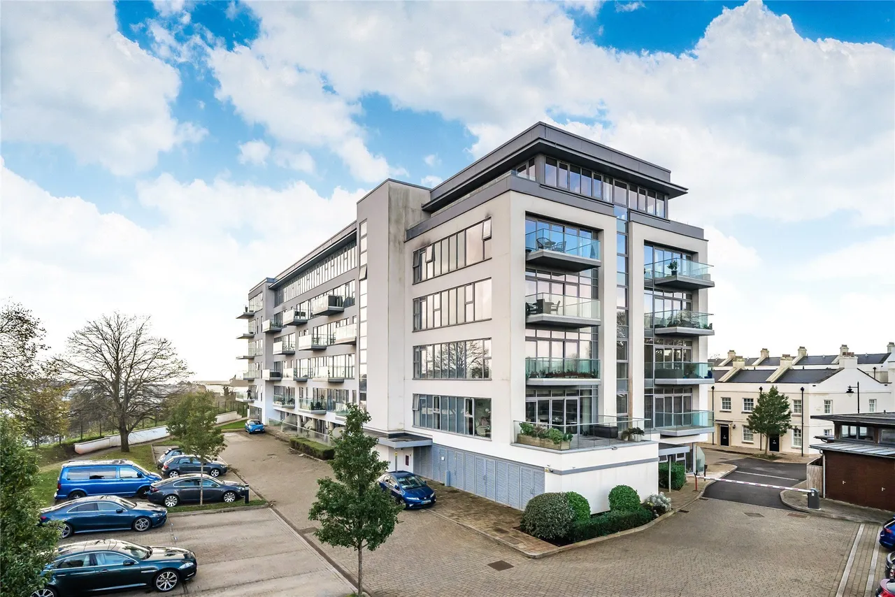 2 bed property for sale — Discovery Road, Plymouth, Devon, PL1