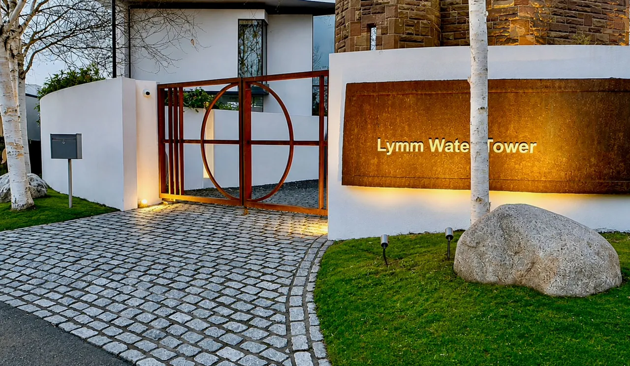 Lymm, photo 4