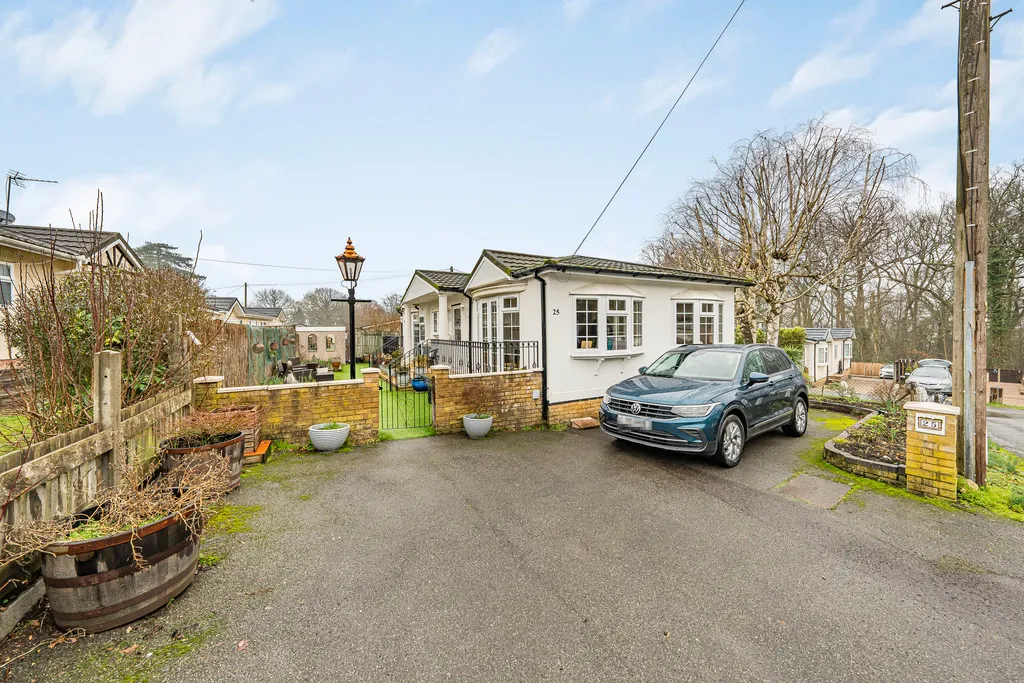 3 bed for sale in Wyatts Covert, Denham, UB9, photo 18