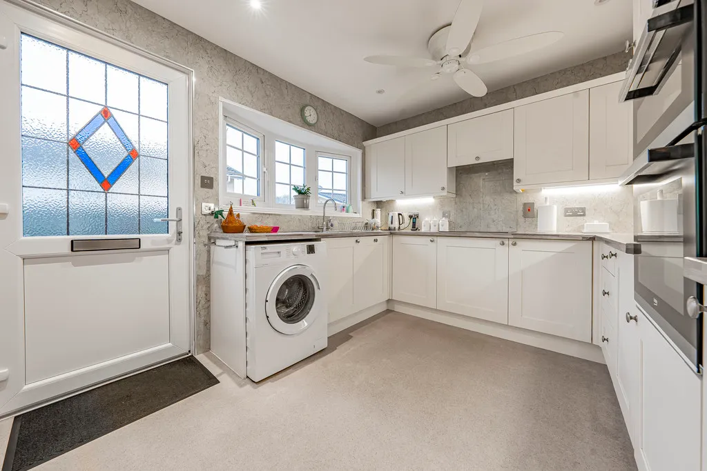 3 bed for sale in Wyatts Covert, Denham, UB9, photo 7