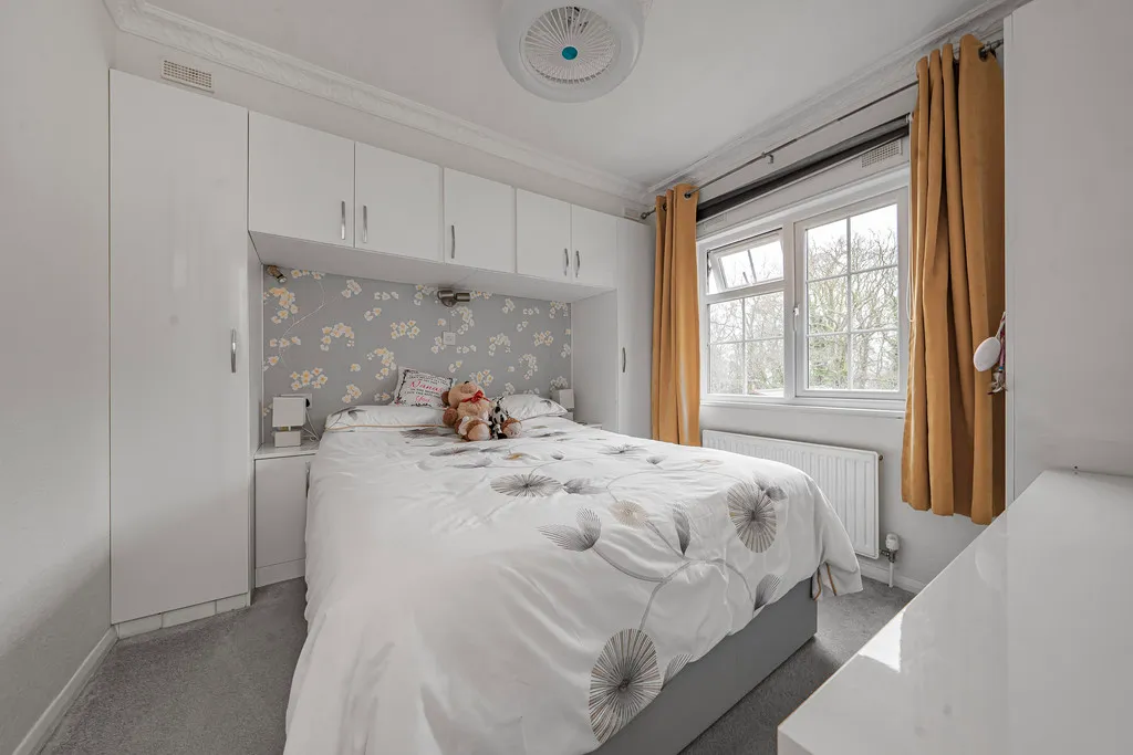 3 bed for sale in Wyatts Covert, Denham, UB9, photo 12
