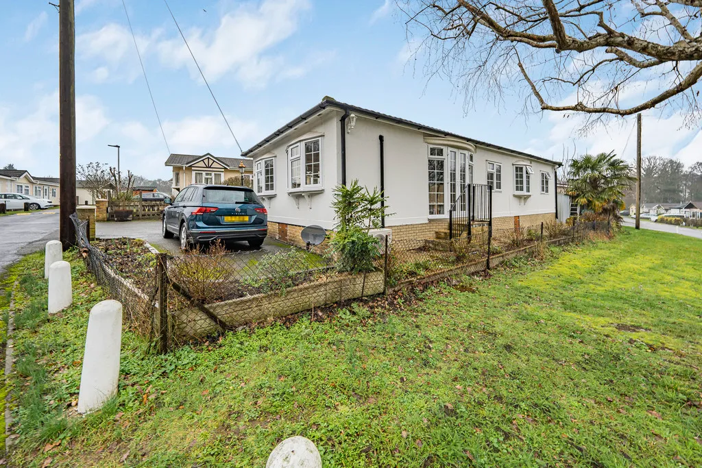 3 bed for sale in Wyatts Covert, Denham, UB9, photo 34