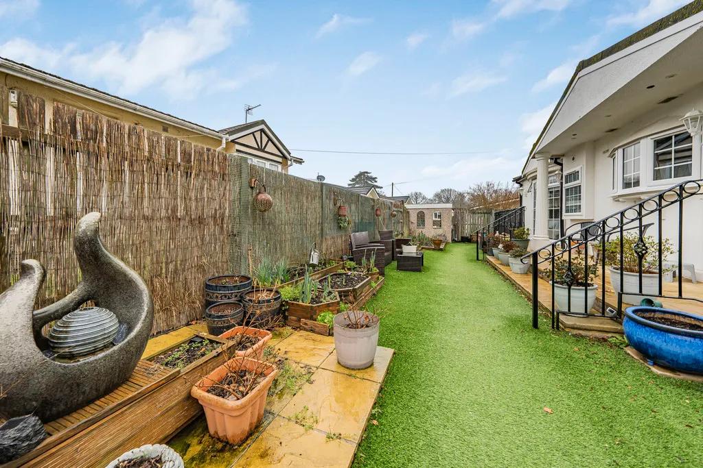 3 bed for sale in Wyatts Covert, Denham, UB9, photo 9