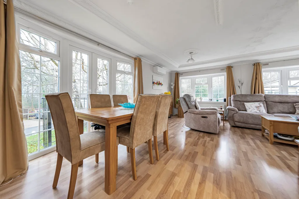 3 bed for sale in Wyatts Covert, Denham, UB9, photo 31